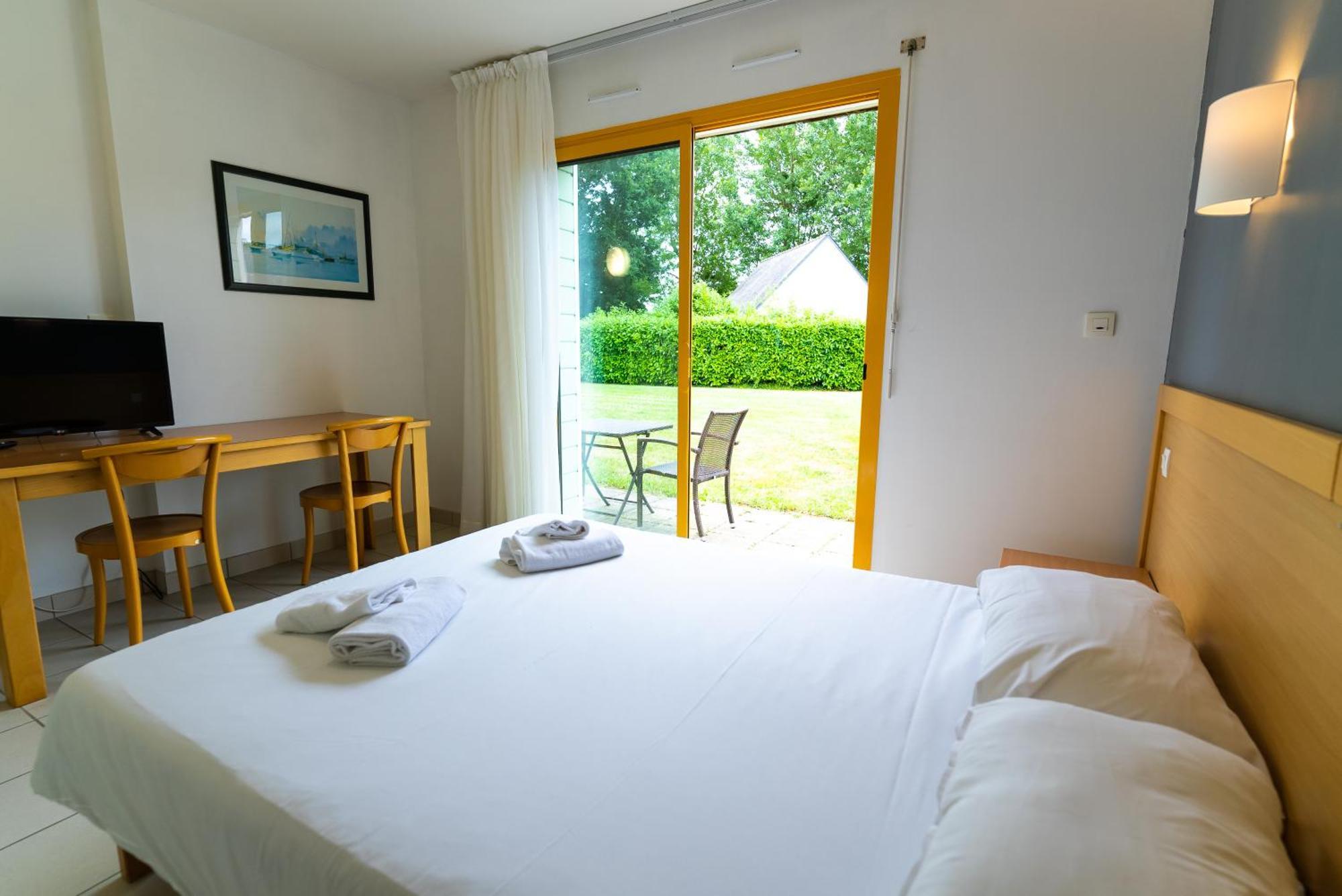 Azureva Tregunc Hotel Luaran gambar