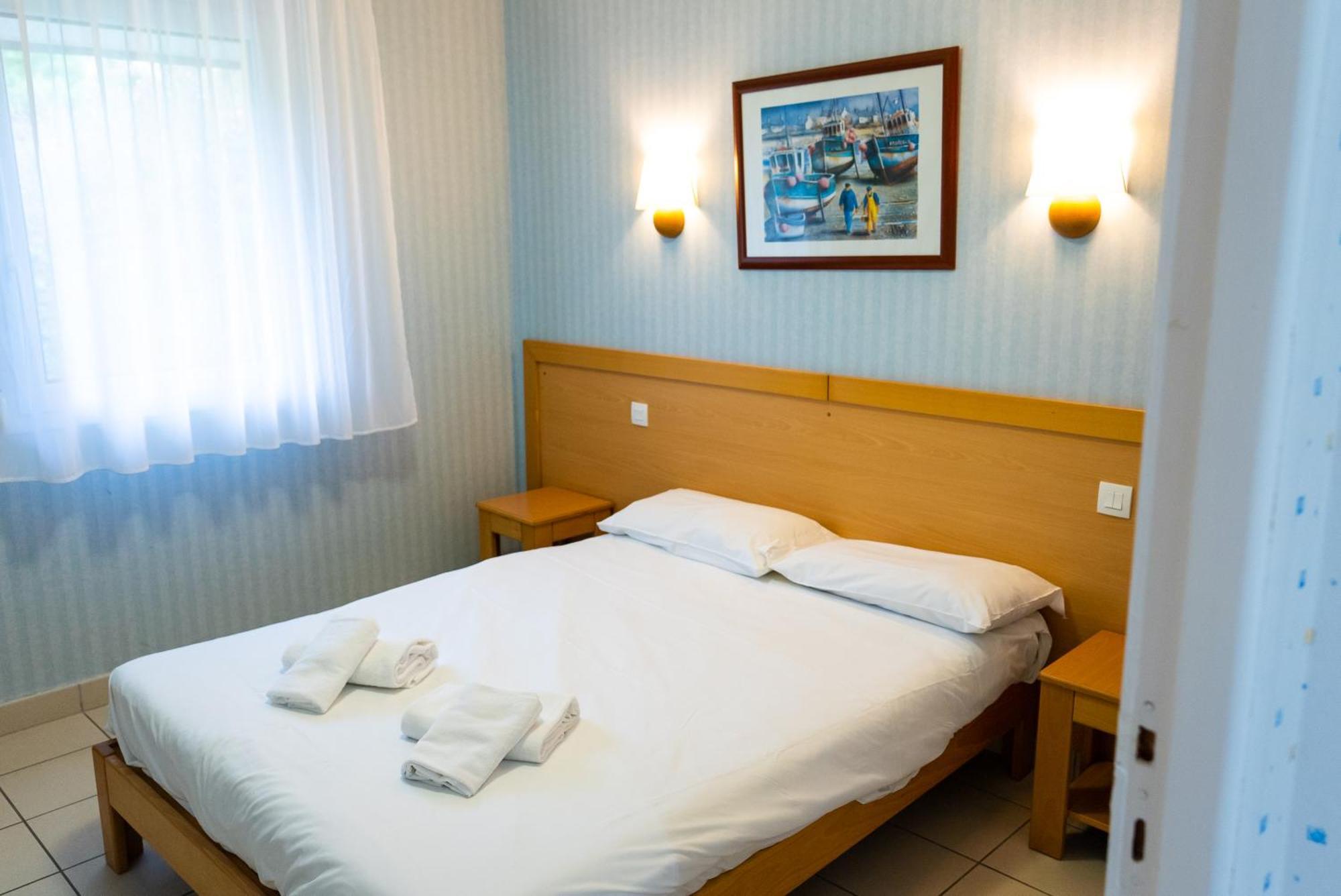 Azureva Tregunc Hotel Luaran gambar